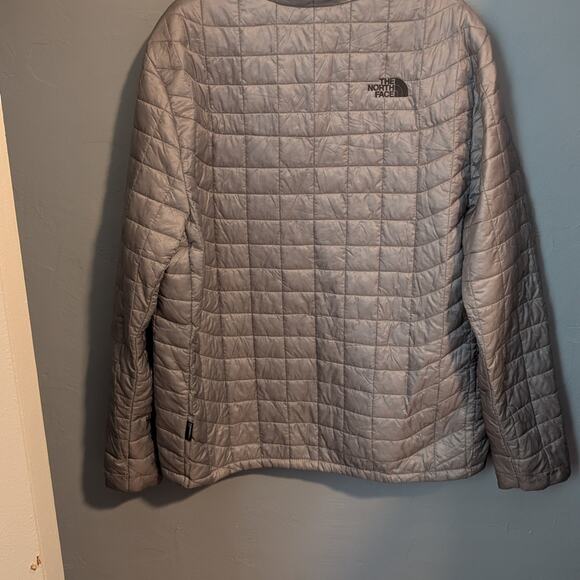 The North Face Silver Grey Puffer Jacket - Picture 2 of 8